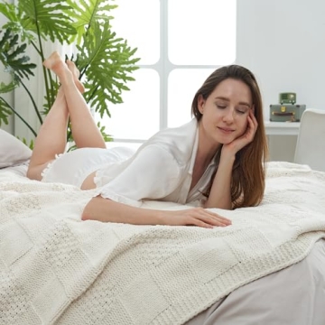 Cozy Amélie Home Checkered Throw Blanket for All Occasions