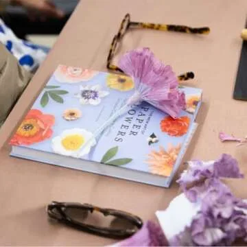 The New Art of Paper Flowers: The Complete Guide to Crafting Gorgeous Crepe Paper Flowers