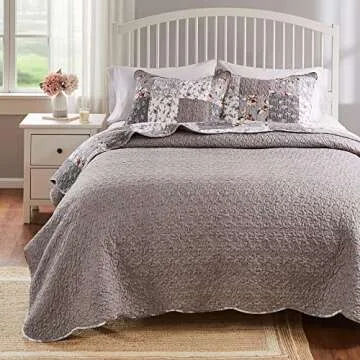 Giulia Modern Floral Quilt Set - Stylish Comfort for All
