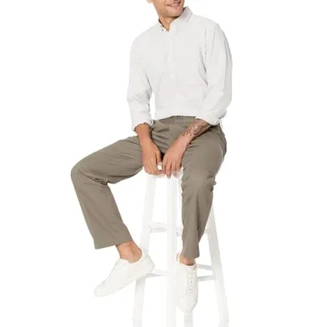 Amazon Essentials Classic Fit Chino Pants for Men
