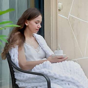 SUNYRISY Chunky Knit Blanket Throw, Luxury Soft Cozy Chenille Throw Blanket, Large Throw Bed Blanket for Couch, Sofa, Home Decor, Gift - Machine Washable (White 40x50 in)