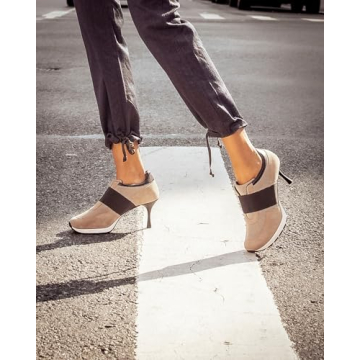 Sneex Icon Hy-Heel Sneaker for Stylish Comfort