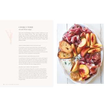 Entertaining with Charm: A Modern Guide to Relaxed Gatherings