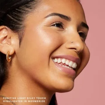 Rare Beauty by Selena Gomez Positive Light Silky Touch Highlighter Mesmerize