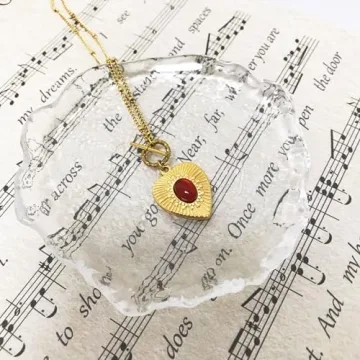 UniLogue Vintage Heart Necklace | Unique Red Agate Jewelry