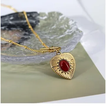 UniLogue Vintage Heart Necklace | Unique Red Agate Jewelry