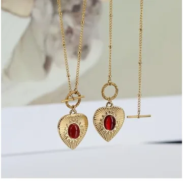 UniLogue Vintage Heart Necklace | Unique Red Agate Jewelry