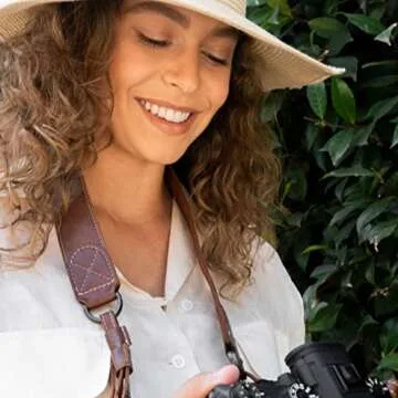 MegaGear MG1515 Genuine Leather Shoulder Bag - Durable & Stylish