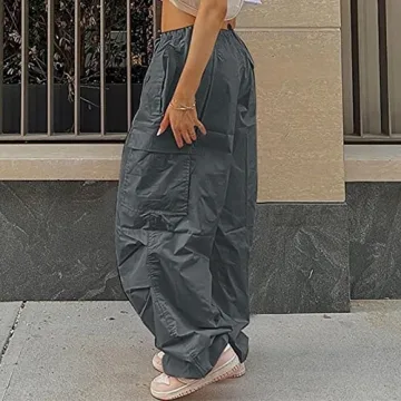 Versatile Women's Cargo Pants for Casual and Sporty Fashion