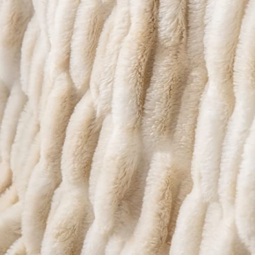 Luxurious Faux Fur Throw Blanket for Couch & Bed
