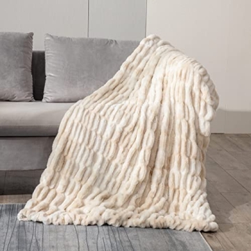 Luxurious Faux Fur Throw Blanket for Couch & Bed