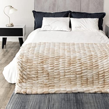 Luxurious Faux Fur Throw Blanket for Couch & Bed