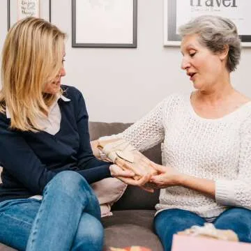 Charm Your Way into Your Boyfriend's Mom's Heart with These Perfect Gifts: A Guide to Choosing the Best One!