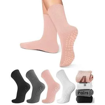 WORKOUT CLOTHES/ GRIP SOCKS