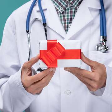 Graduation Gifts for Doctors: The Perfect Way to Celebrate Their Hard Work