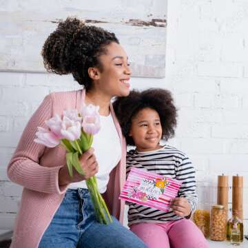 Mom's Marvels: Top Gift Ideas to Cherish 🎁