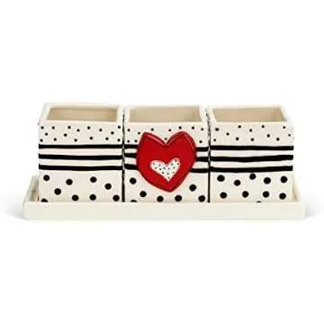 Valentine's Day Outdoor Decor and Tablescape