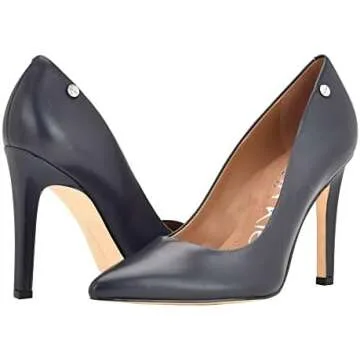 Glossy tights & heels