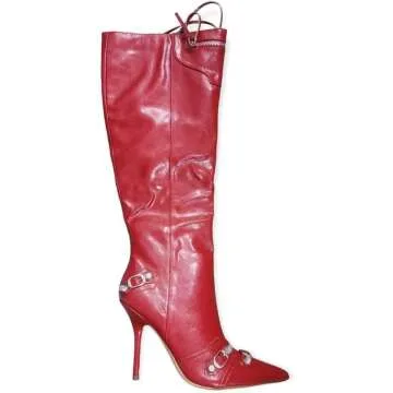 Denim Diva with a Pop of Red 💋🔥