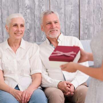 Memorable Presents to Get Grandparents That They’ll Treasure Forever