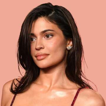 Kylie Jenner - Kylie Cosmetics