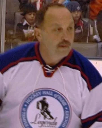Trottier's Penalty Fail: A 1985 NHL Moment