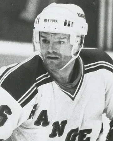 Wayne Gretzky Surpasses Marcel Dionne in 1989