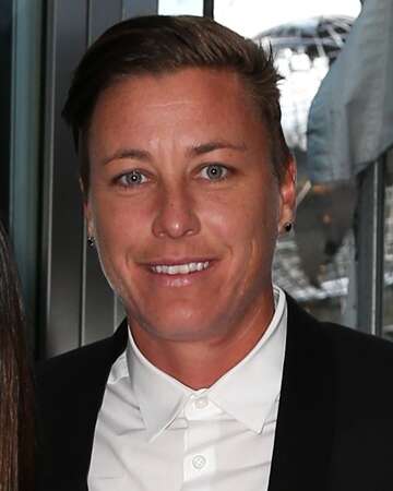 Abby Wambach Announces Retirement