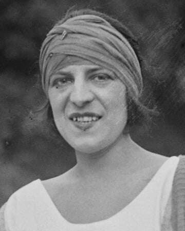 A Historic Clash on the Court: Suzanne Lenglen vs. Helen Wills in 1926
