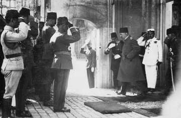 The Fall of the Ottoman Empire: The Expulsion of Mehmed VI