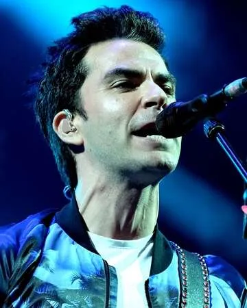 Stereophonics: A Musical Journey Begins with 'Word Gets Around'