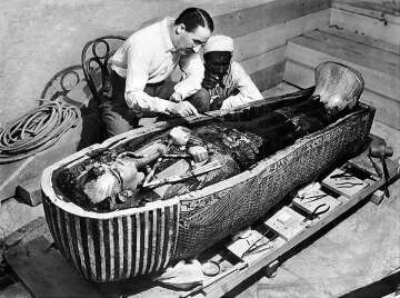 The Discovery of Tutankhamun's Burial Chamber