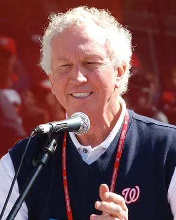 Don Sutton's 1980 Contract Signing with Houston Astros