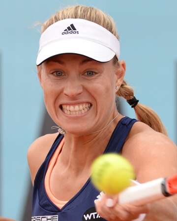 Dominika Cibulková Triumphs at 2016 WTA Finals