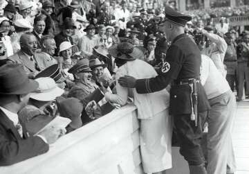 A Kiss for Hitler: A Remarkable Encounter at the 1936 Olympics
