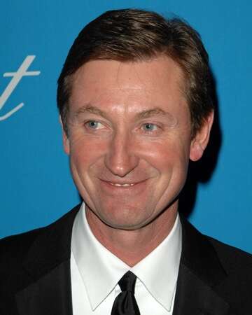 Wayne Gretzky Becomes NHL's All-Time Leading Scorer