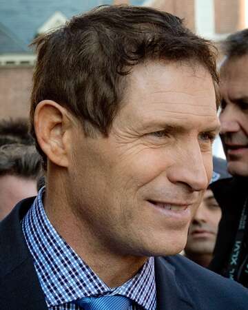 A Historic Touchdown Duo: Steve Young and Jerry Rice Set New NFL Record