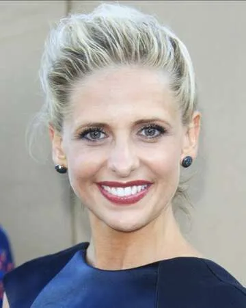 The Romantic Wedding of Sarah Michelle Gellar and Freddie Prinze Jr.