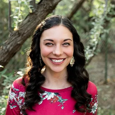 Dr. Laura Ricci, PT, DPT, WHNC, NBC-HWC