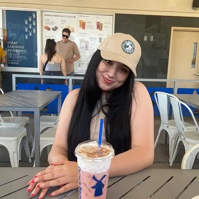 Ana 🤍| UGC Creator | Nail Art