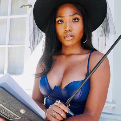 The Glamour Witch Profile