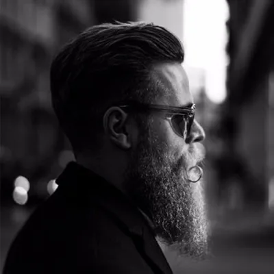 Tobias van Schneider