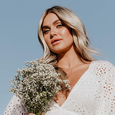 Lindsay Arnold Profile