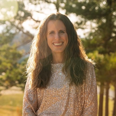 Kelly’s Favorite Finds Profile