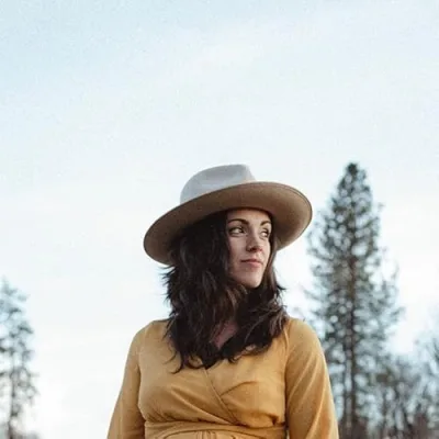 Brooke - The Blooming Bohemian