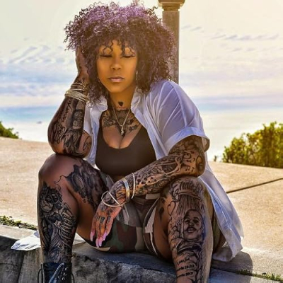 Curvy Fashionista Profile