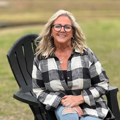 Tami McNeil at Home with My Amazon Favorites Profile