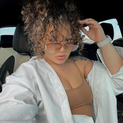 Midsized Fashion, Beauty, and Lifestyle Profile