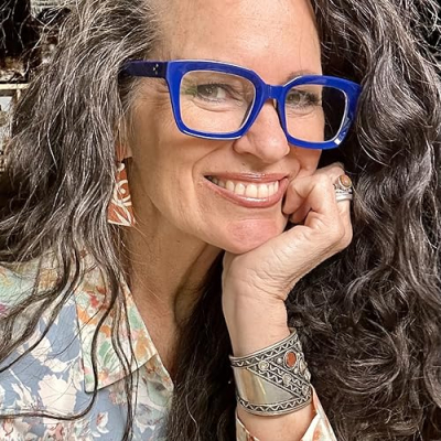 Desiree | Her Hazel Eyes Studio Profile