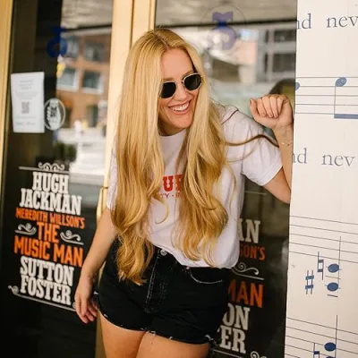 Teale Dvornik | The Backstage Blonde